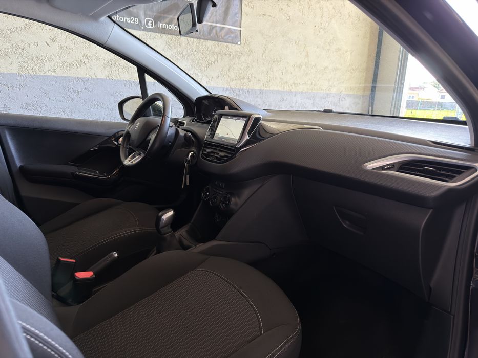 Peugeot 208 1.6 BlueHDi Style - Desde 129€ Mês