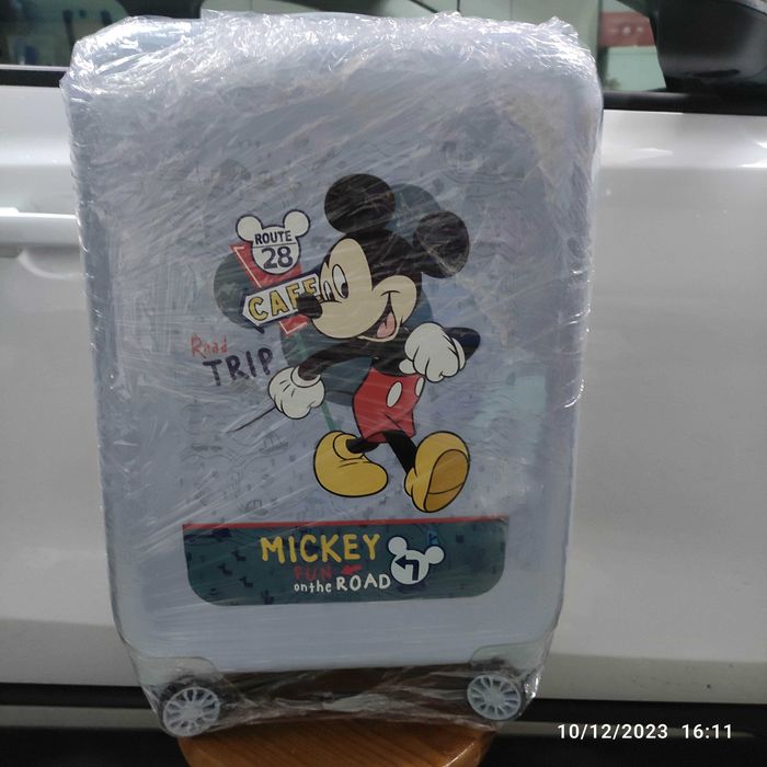 Mala de cabine do Rato Mickey, estilo clássico.