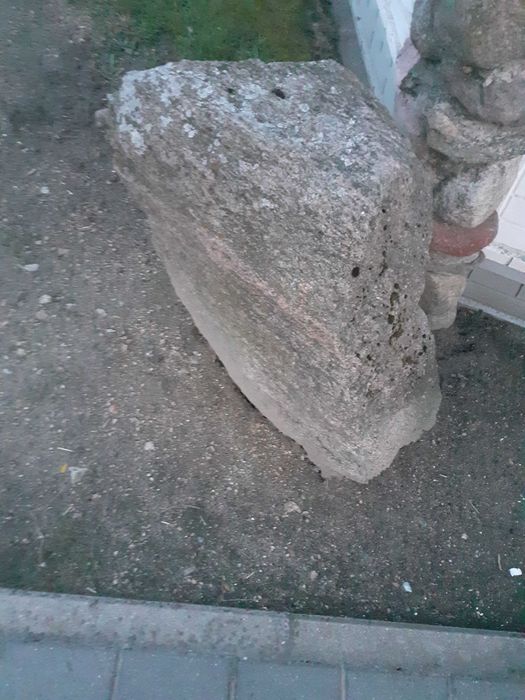 Duże kamienie, głazy. Do ogrodu. Ozdoba.