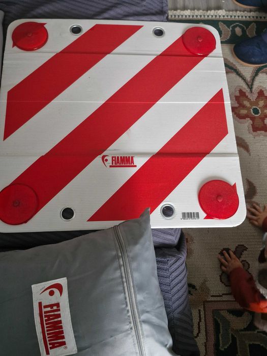 Capa protectora de bicicletas e placa reflectora para autocaravana