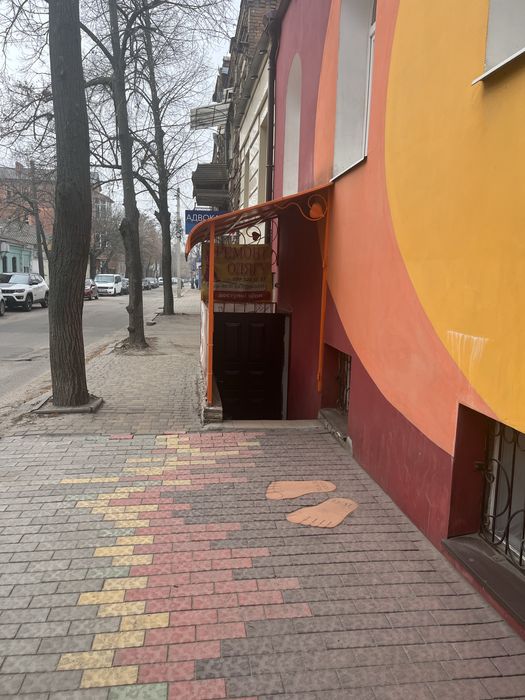 Здається окремий кабінет в Центрі міста