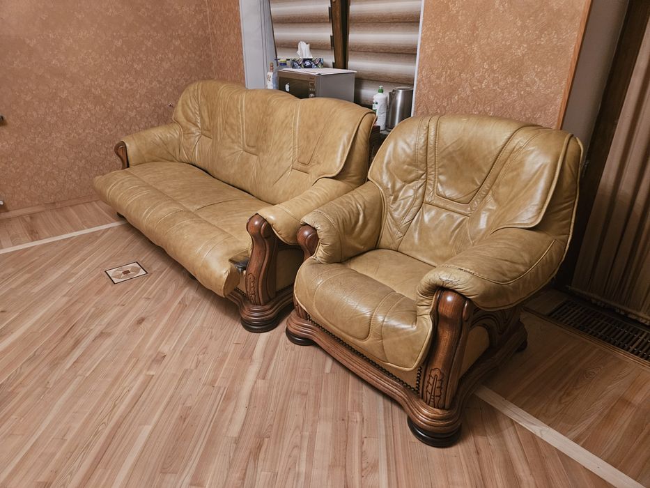 Диван шкіряний і два крісла