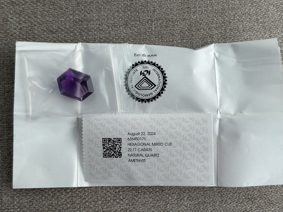 Ametyst  22.77 Ct - certyfikat IGI (amethyst)