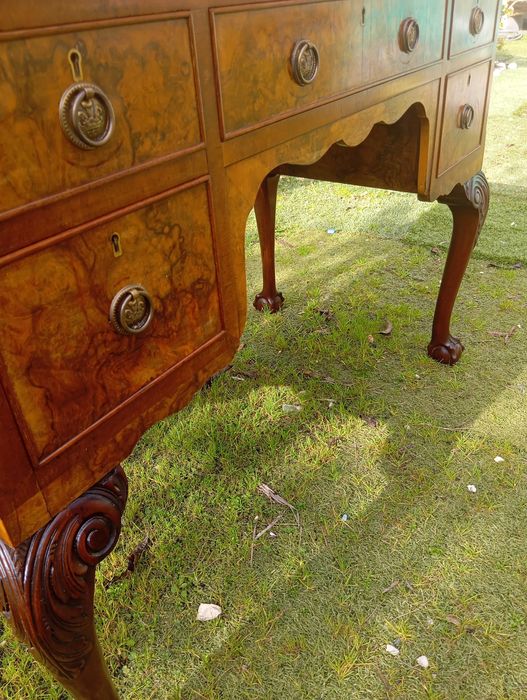 Secretaria de período Georgiano em nogueira e mogno, pés cabriolet