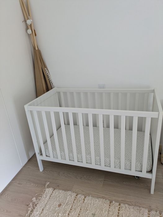 Vendo berço SUNDVIK IKEA com colchão JÄTTETRÖTT