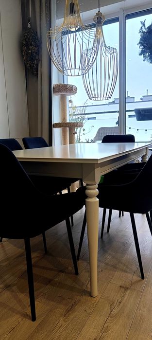 Biały stół Ikea ROSENTORP,  krzesła welur czarne 8 szt