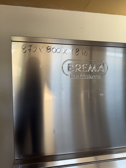 Maquina de gelo Brema com deposito de 200 kg