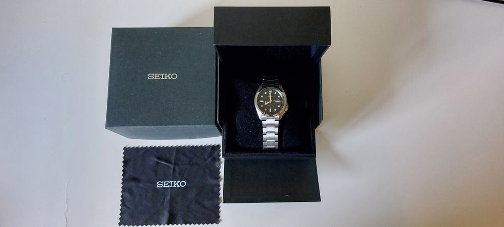 Seiko 5 (SRPE57K1)