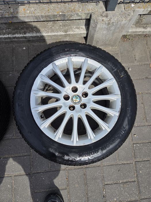 Felgi Alfa Romeo  z oponami wielosezonowymi Continental