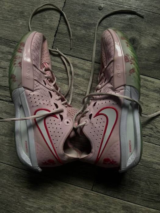 Баскетбольні кросівки Nike