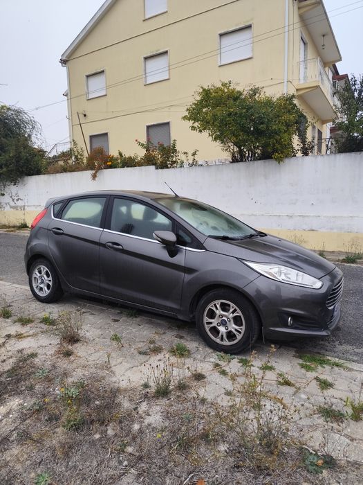 Fiesta 1.5 gasóleo 2015  €7.000