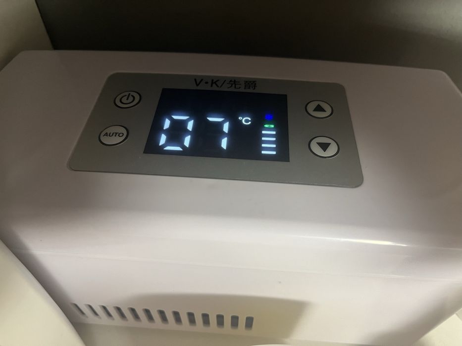 Mini lodowka z wyswietlaczem