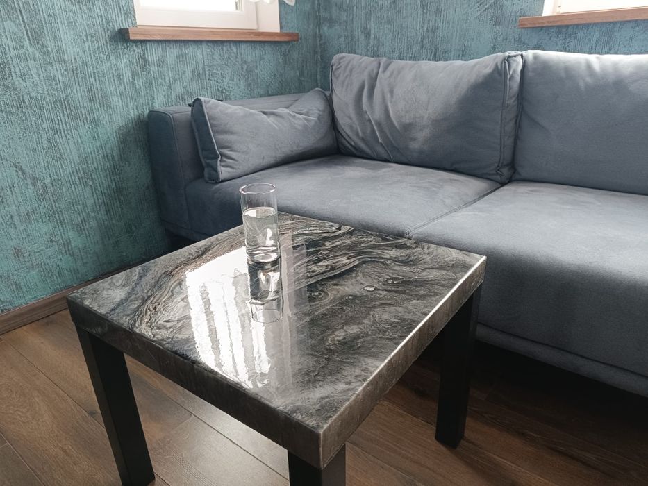 Stolik kawowy z żywicy epoksydowej 55x55 cm