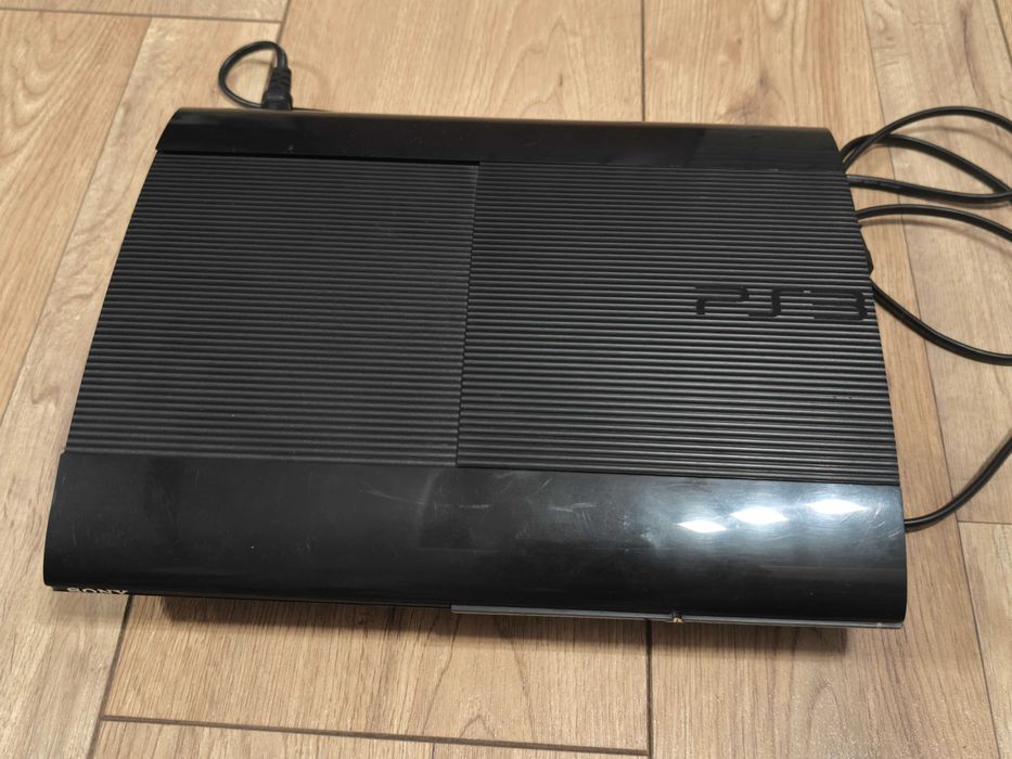 PlayStation 3 PS3 Super Slim 500 GB + pad