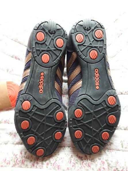 Tenis Adidas azul escuro/coral