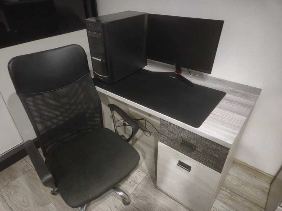 Komputery gamingowy do gier i na codzień = biurko,krzesło,monitor kpl