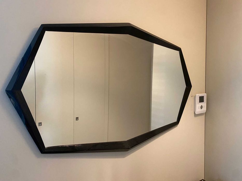 Espelho oval em madeira