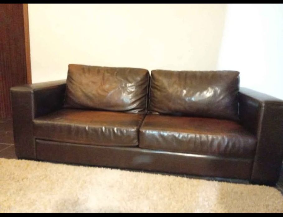 Conjunto dois  sofás em pele