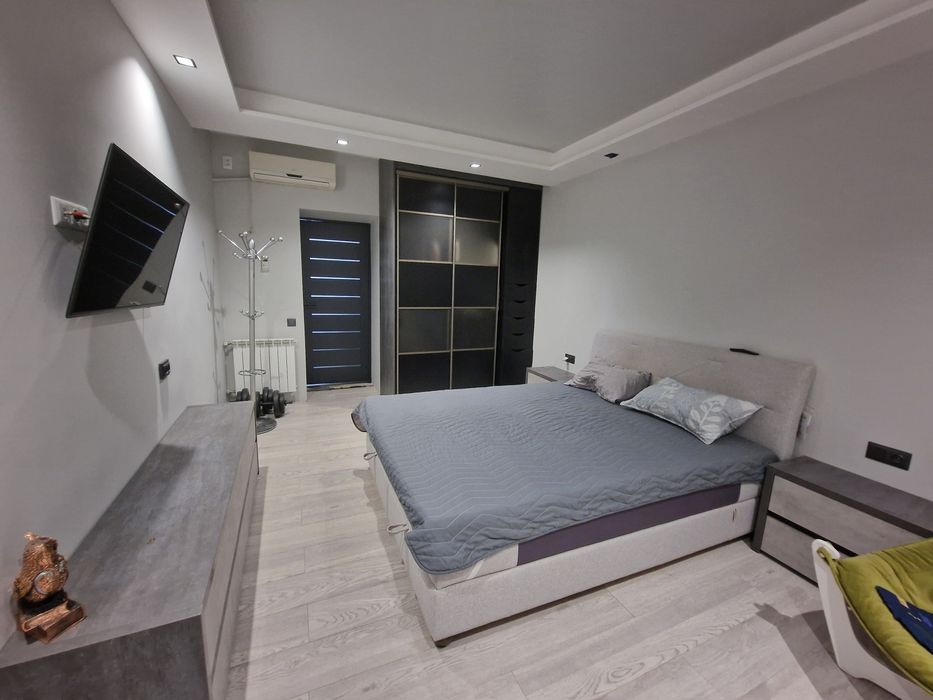 Продам 2к Слобожанский Тепличная студия и 2 спальни с авт. Юбилейный