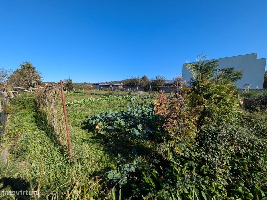 646 m² Plot with Construction Project – Castelo da Maia
