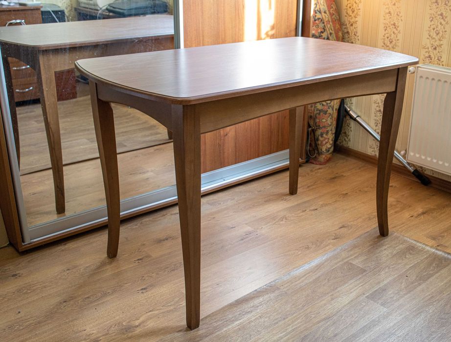 Продам стол комнатный, обеденный.