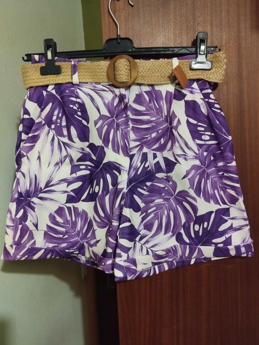 Calções estampado floral roxos novos