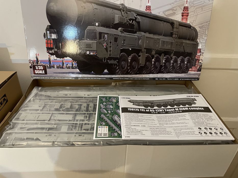 Trumpeter 1/35 Russian ICBM Topol