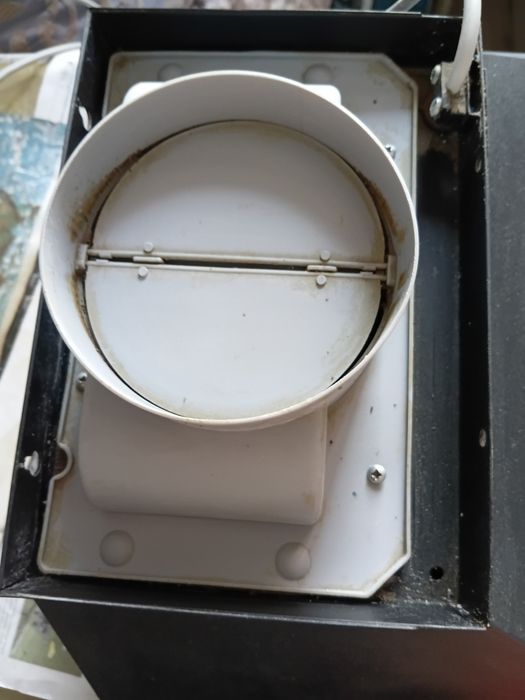 Продаю вытяжку Пирамида бу