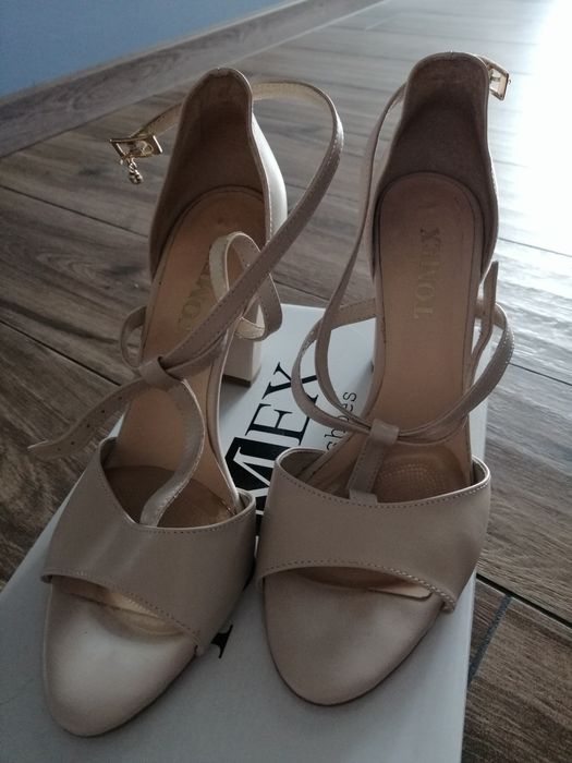 Sandalki skorzane, ślubne