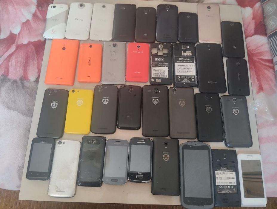 Лот телефонів 35шт.
