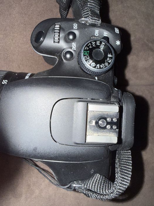 Зеркальный фотоаппарат Canon EOS 600D