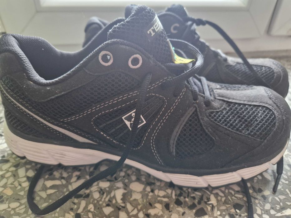 Czarne buty universalni
TERRA Pacer