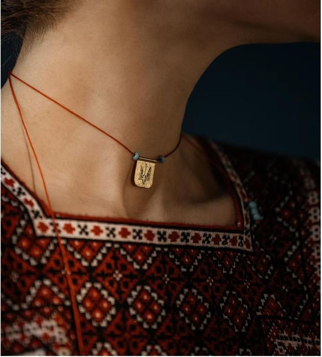 GUSH підвіс на червоній нитці Тризуб