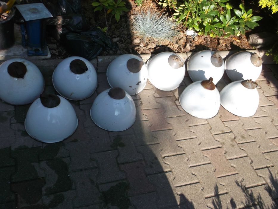 lampy emaliowane przemysłowe z epoki prlu