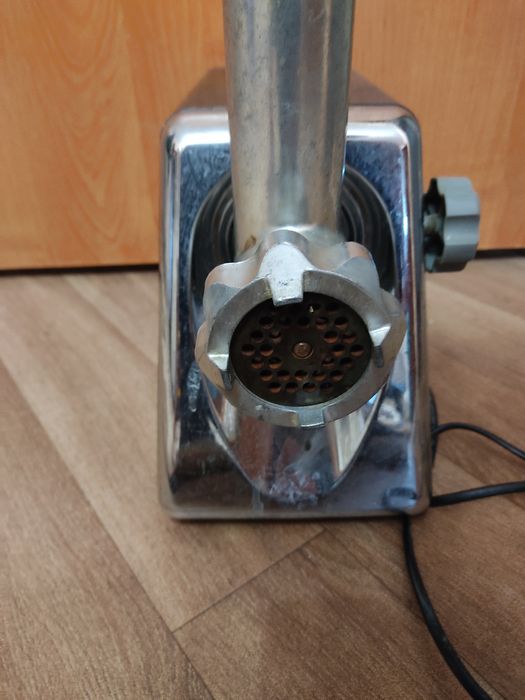 Электро мясорубка elbee 800w