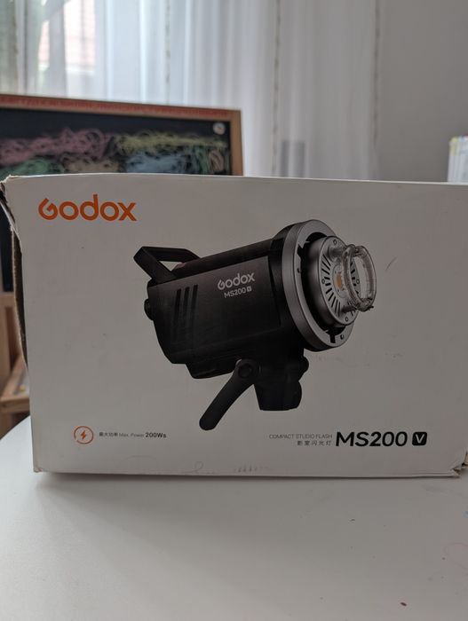 Спалах GODOX MS200V.