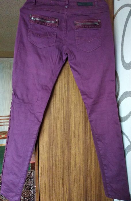 Продам женские джинсы