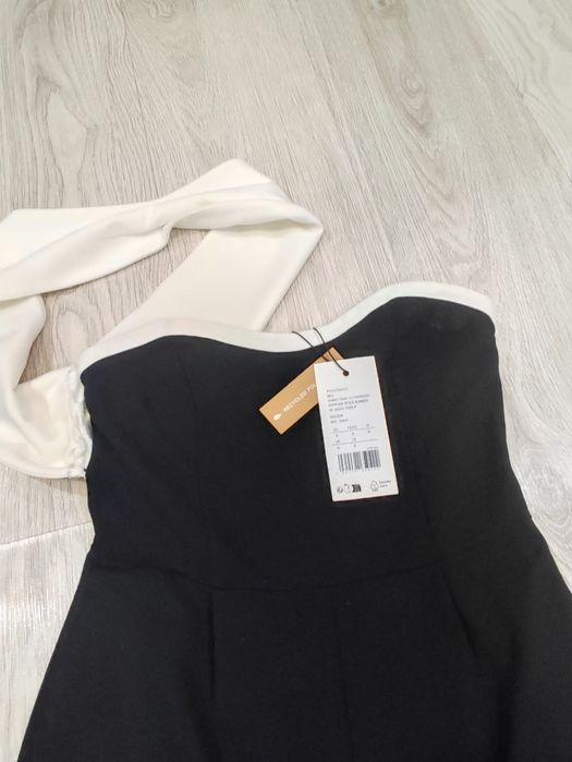 Czarny kombinezon elegancki prosta nogawka z białym dodatkiem S