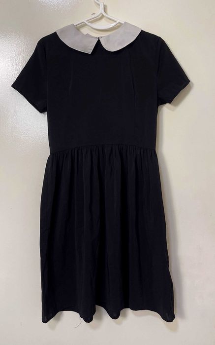 Vestido preto gola branca estilo Wedsnesday Addams, M