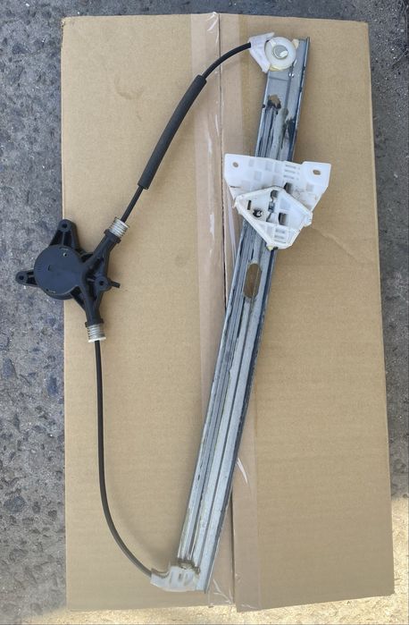 Стеклоподъемник передней левой двери мазда