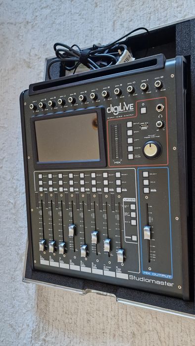 Mesa digital com 2 colunas behringer DR115DSP