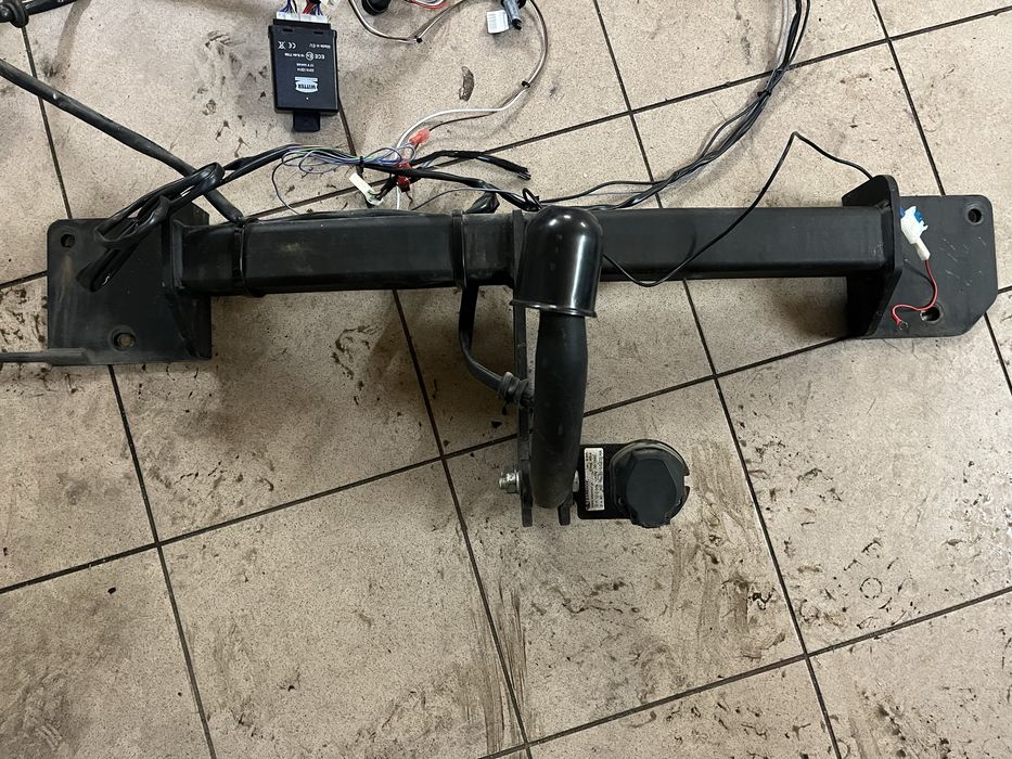 Hak kompletny z modulem e87 e81 bmw seria 1