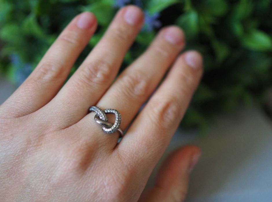 Pierścionek srebrny 925. Przeplatane serce. Na Walentynki. R. 14.