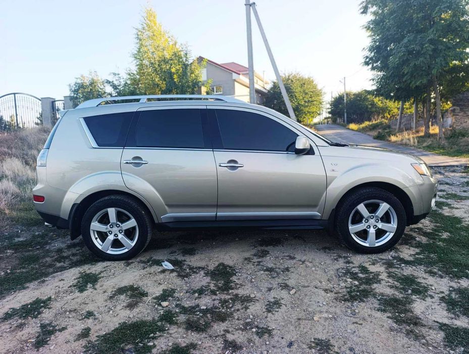 Mitsubishi Outlander XL 3.0 газ/бензин 2009 год