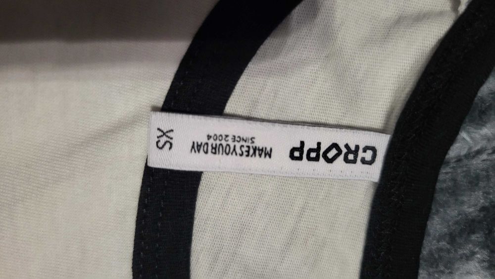 T-shirt bluzka biało czarna cropp XS