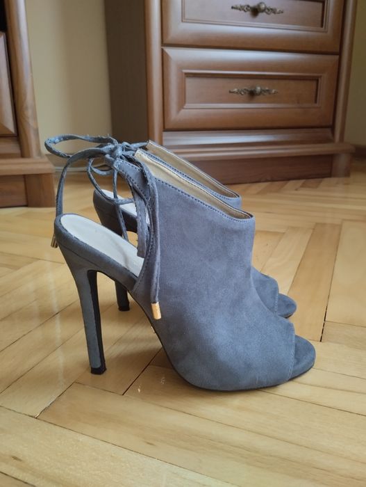 Szpilki sandały na wysokim obcasie wiązane peep toe primamoda botki