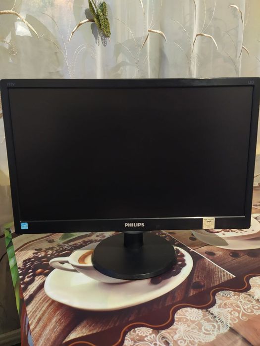 Продам 4 м.о.н.і.т.о.р.и.