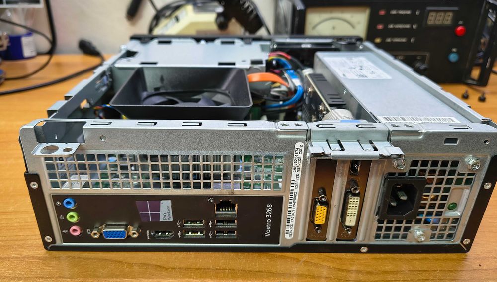 Komputer mały Dell Vostro 3268 SFF i3-7100 8GB / 256 SSD / Wi-Fi /WIN 10 Pro
