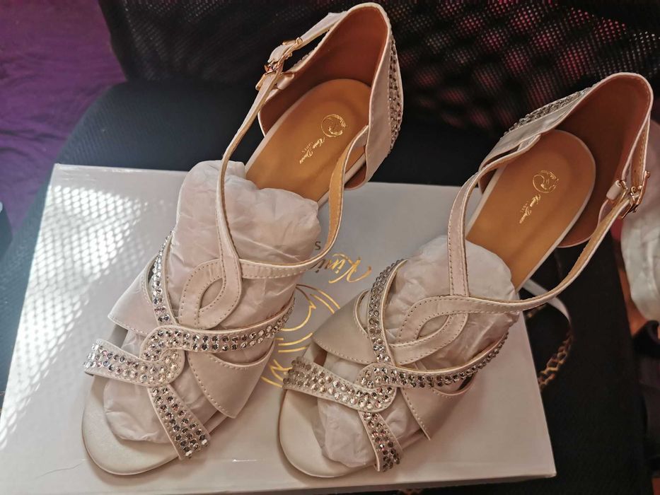 Buty Sandra White Crystal buty satynowe na obcasie rozmiar 38 nowe