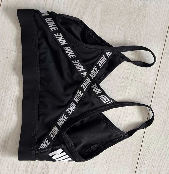 Top damski sportowy Nike